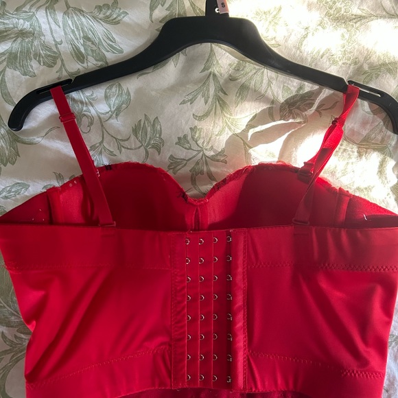 Red Top - Picture 3 of 4